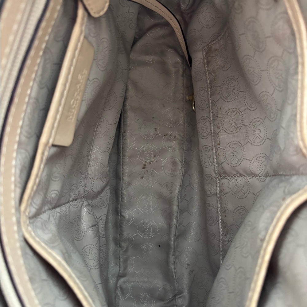 Michael Kors Tan and Brown Shoulder Bag with Signature Style - Picture 5 of 7